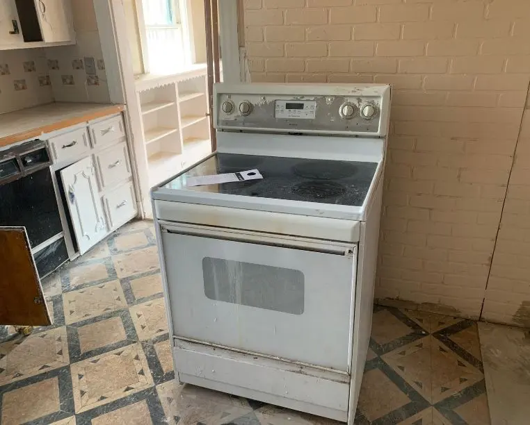 Old Electric Stove With Oven